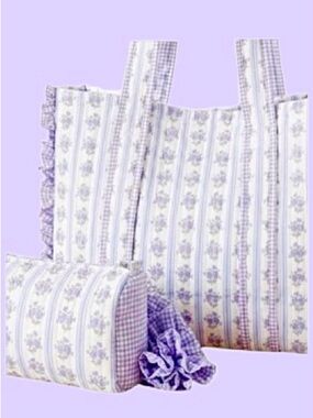 🆕- Set of 2- Floral Gingham Quilted Tote with Matching Pouch & Hair Scrunchie